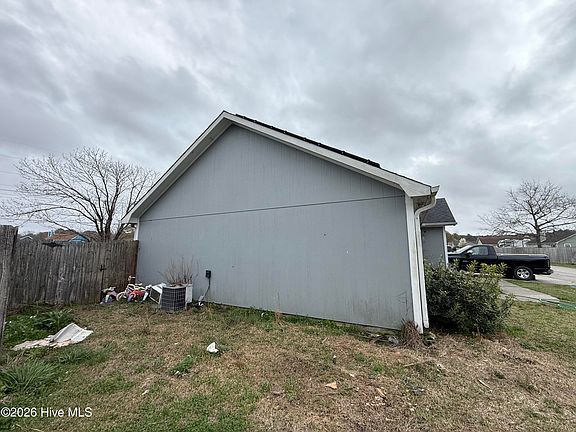 5th image of 206 Fox Way N