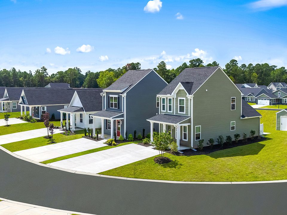 BEST VALUE FOR MAIN LEVEL LIVING WITH LAWN CARE INCLUDED, MINUTES TO OAK ISLAND LELAND