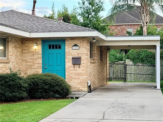 2 bed, 1.0 bath, 820 sqft, $1,450 — Photo 1