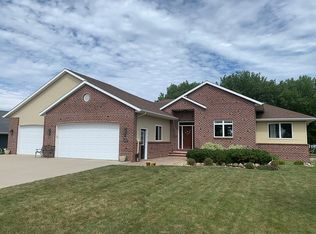 919 Sterling Ave, Worthington, MN 56187