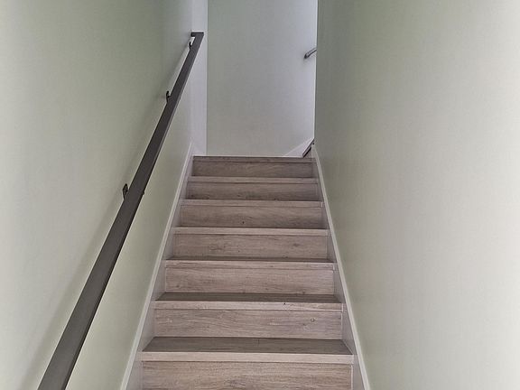 4th image of 618 Narcissus Ave
