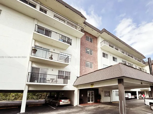 5731 NW 37th St APT 319, Virginia Gardens, FL 33166