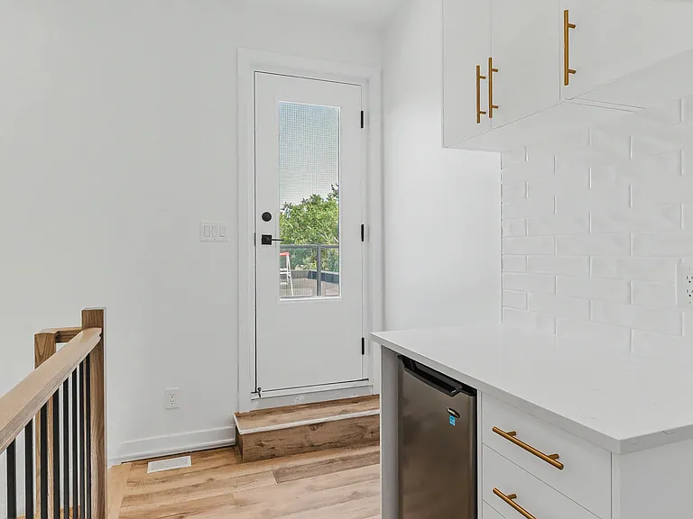 845 Champlain St #9 — Photo 34