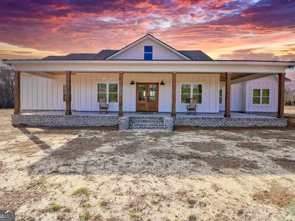 5833 Tattnall St, Claxton, GA 30417