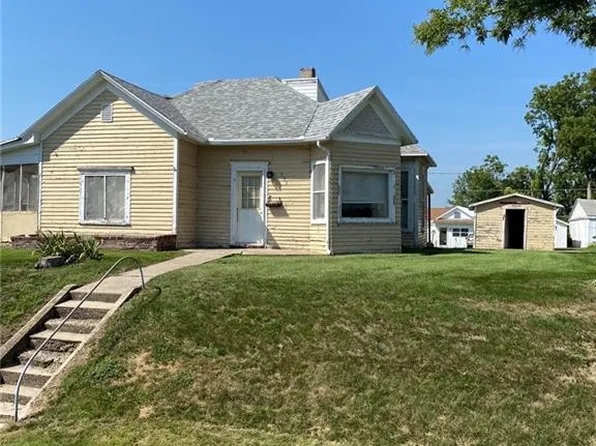 903 E 2nd St, Maryville, MO 64468