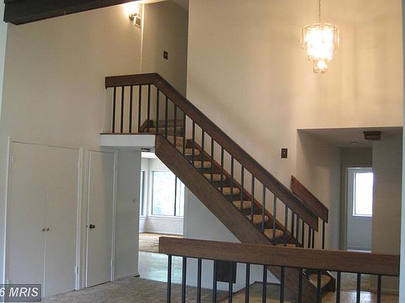 4th image of 415 E Laurel Ave
