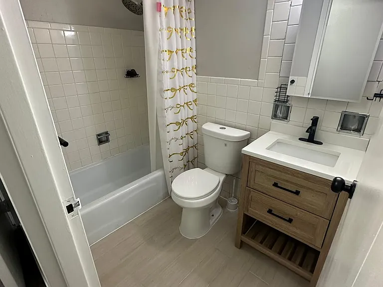 5486 S Archer Ave S #3B — Photo 2