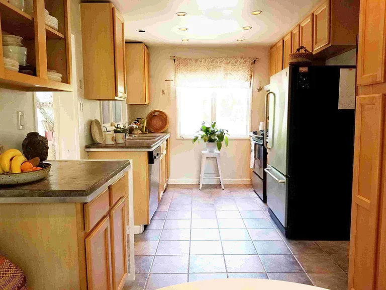 406 S Signal St — Photo 3