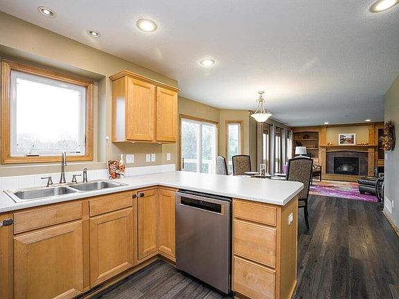 5th image of 9412 Galleria Dr