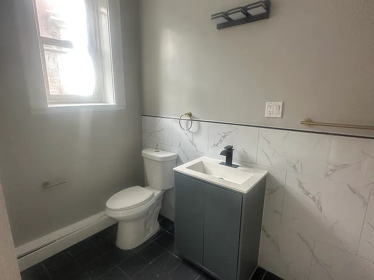 22 Croton Ave #8 — Photo 8