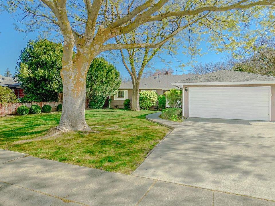 2nd image of 908 Pine Ln