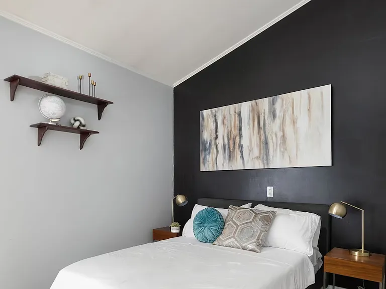 338 Clove Rd — Photo 11