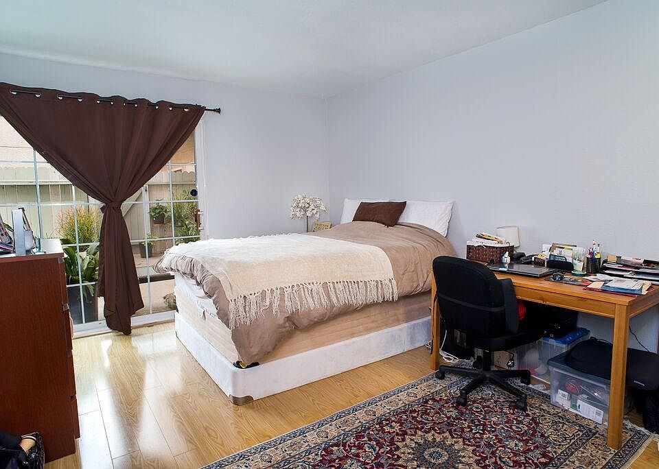 2nd image of 4908 Coldwater Canyon Ave #32