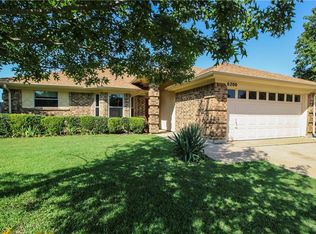6200 Blossom Dr, Watauga, TX 76148