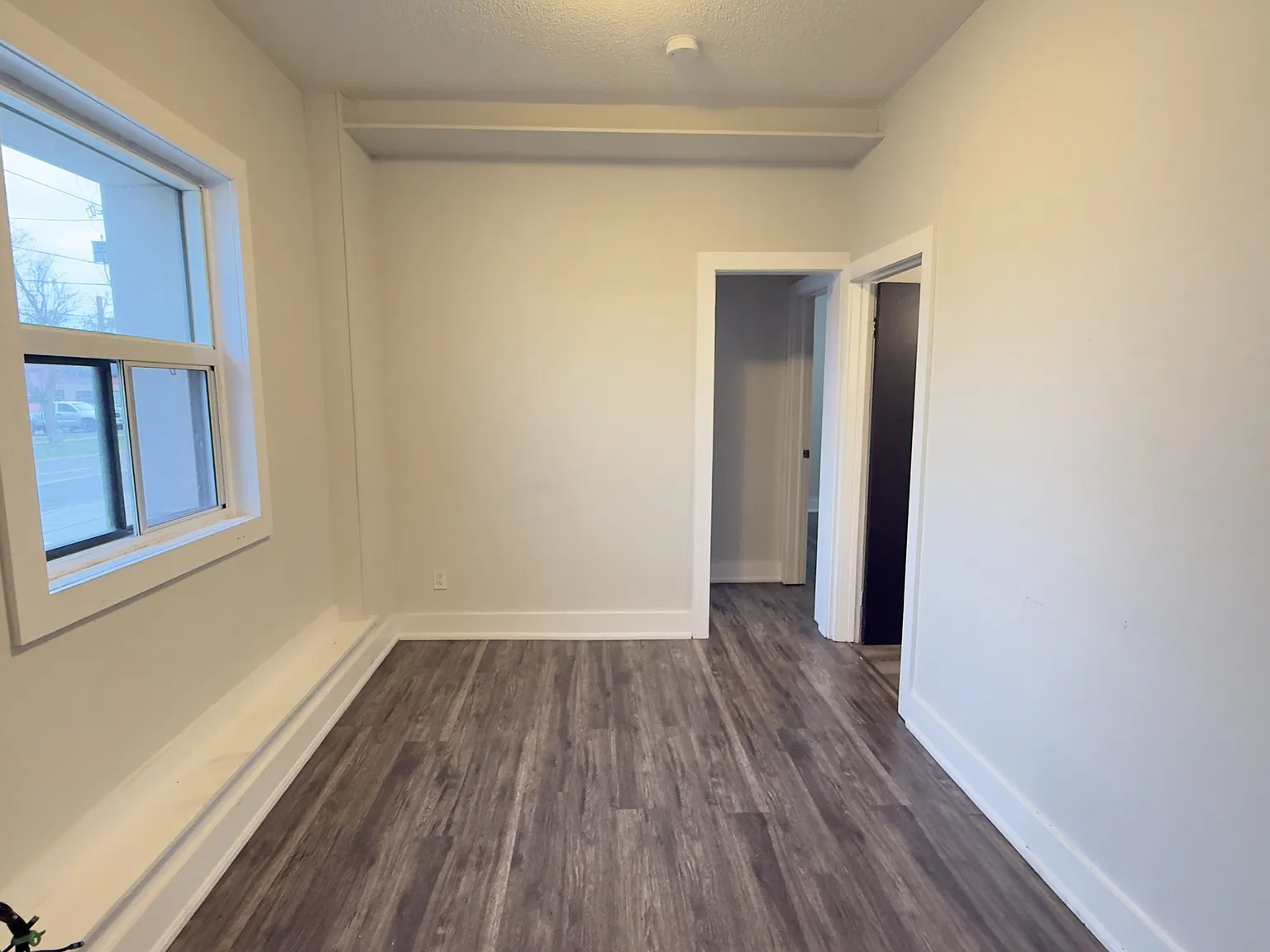 292 Welland Ave — Photo 3