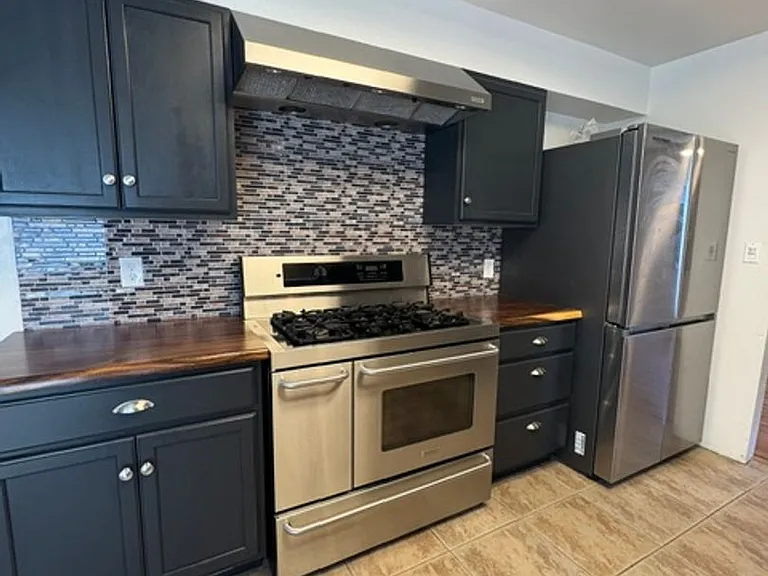 1030 W 1st Ave — Photo 5