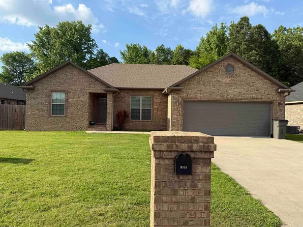 1303 William Hall Dr, Paragould, AR 72450