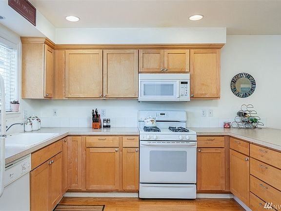 5th image of 12524 B 26th Ave NE