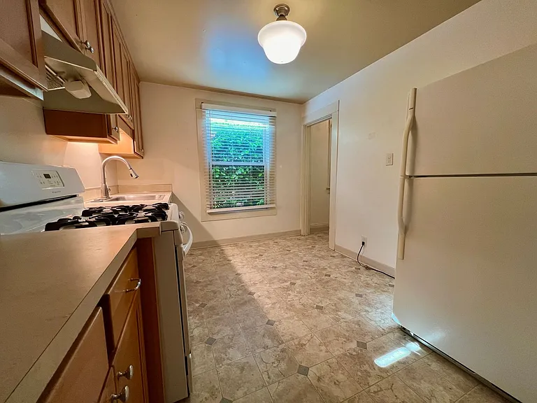 Stunning Vintage 2 Bed 1 Bath in NW 23rd! — Photo 8