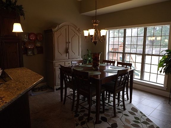 4th image of 10 Deer Creek Dr