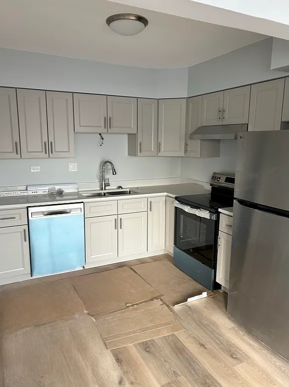 1774 E Oakton St — Photo 1