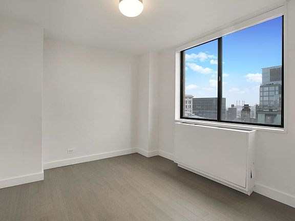 5th image of 300 Mercer St APT 25D