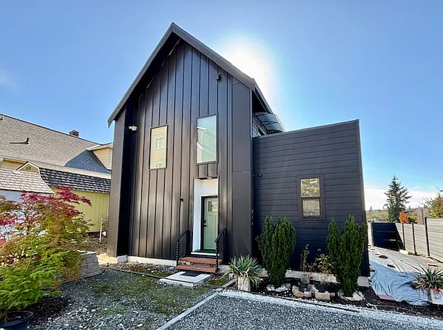 2 bed, 2.5 bath, 1300 sqft, $3,500 — Photo 2
