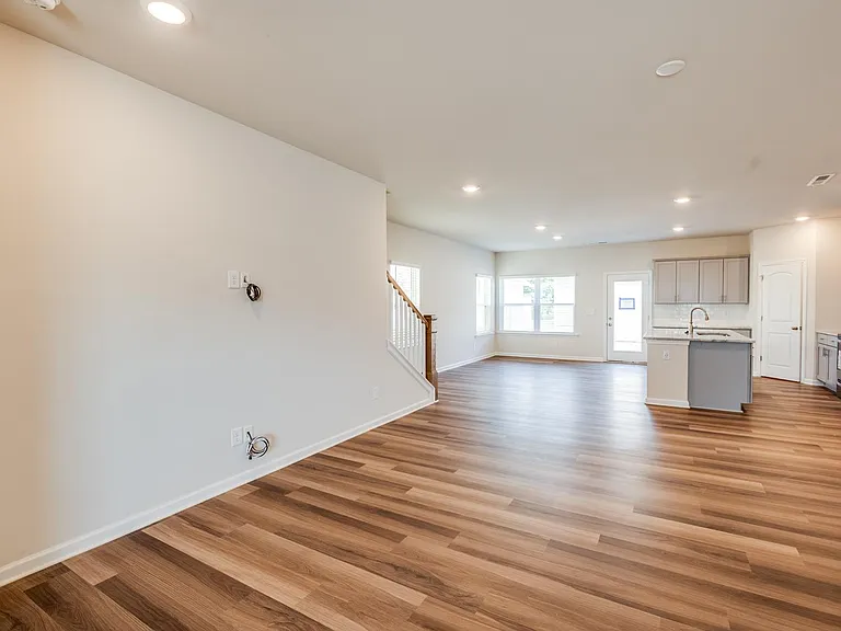 418 Sagecroft Ln — Photo 2