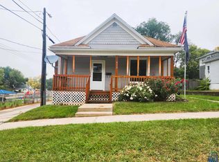 913 15th St, Sioux City, IA 51105