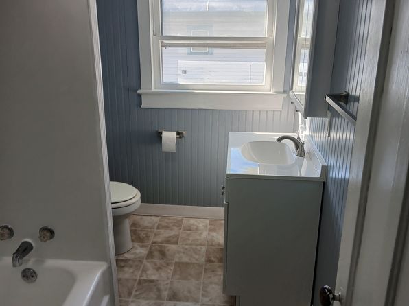 24 Union St APT 2R