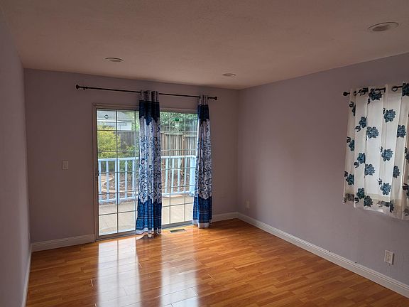 4th image of 975 Blossom Dr