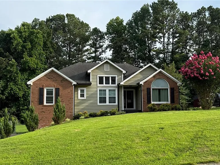 154 Camden Woods Dr — Photo 1