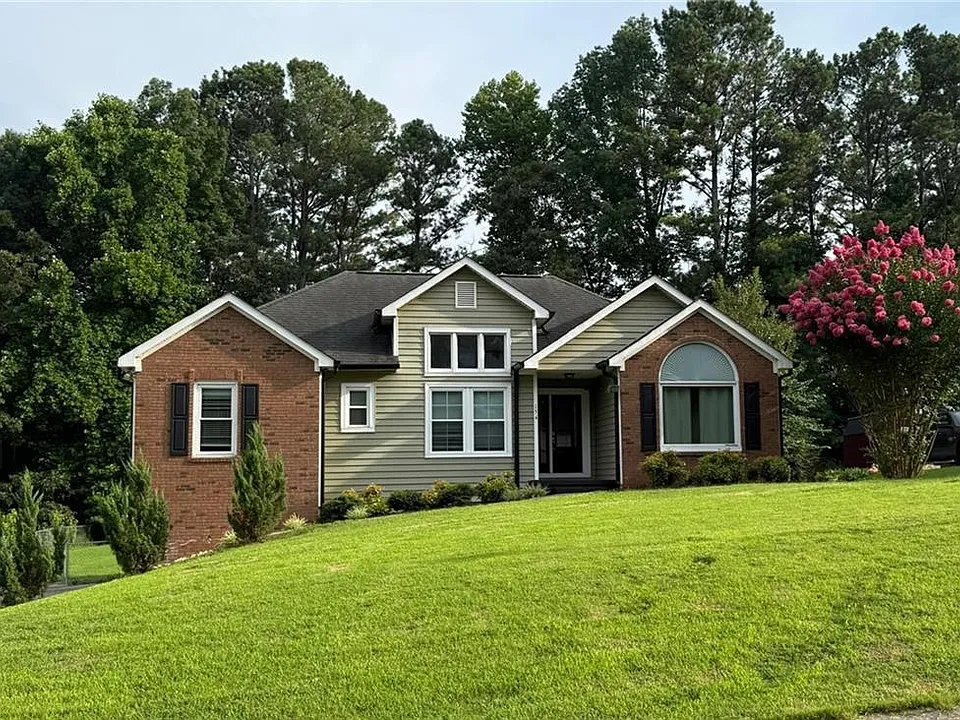 154 Camden Woods Dr