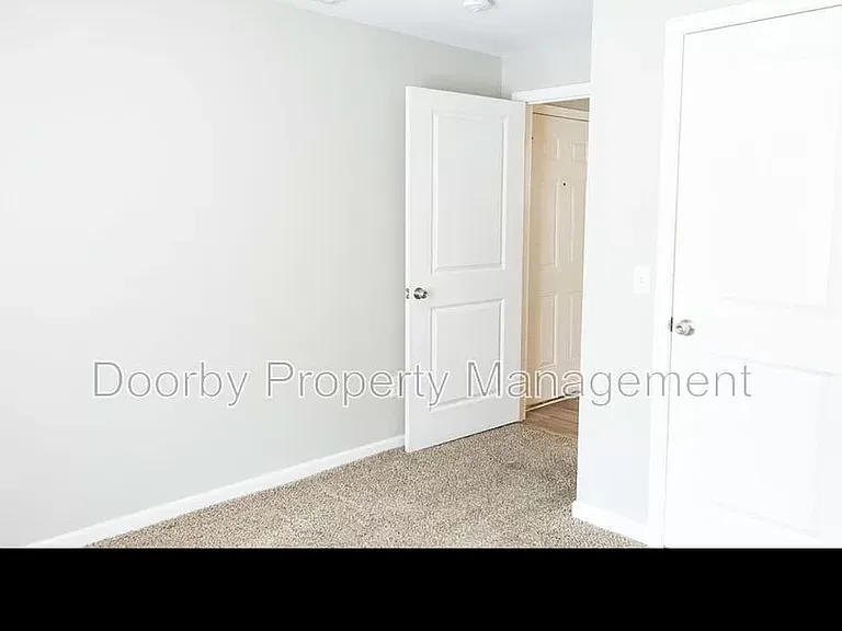 1044 Flynn St — Photo 5
