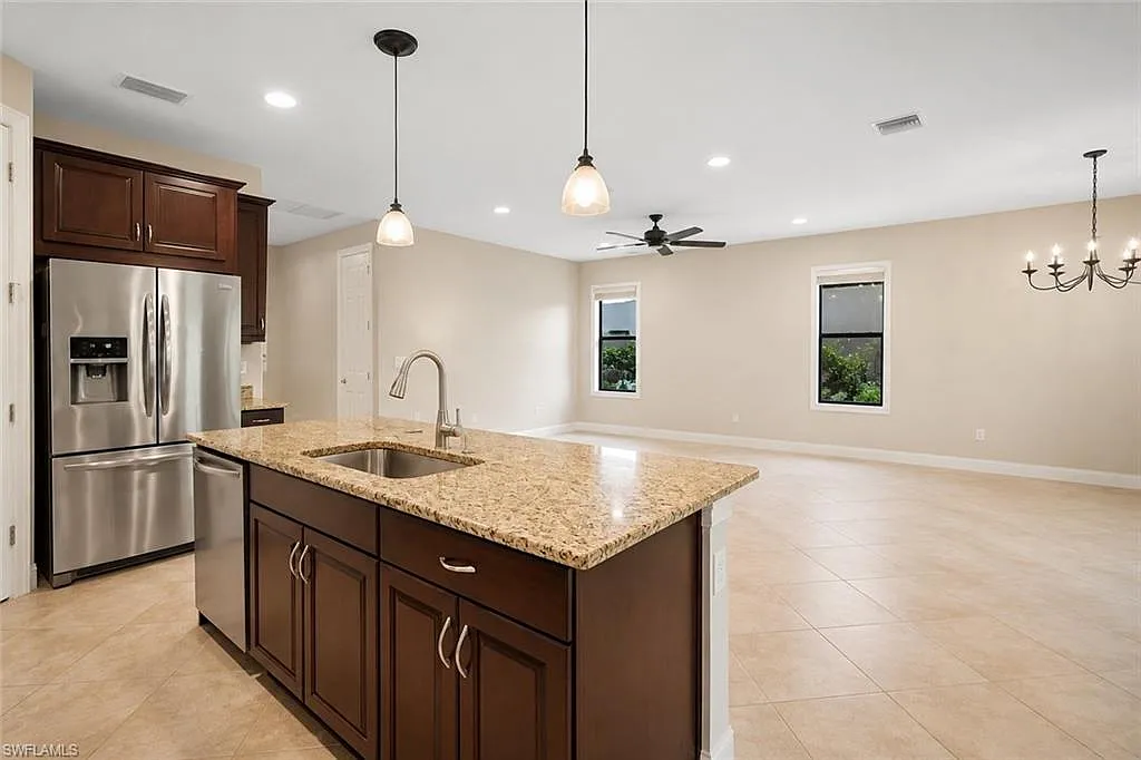 3 bed, 2.0 bath, 1830 sqft, $3,450 — Photo 4