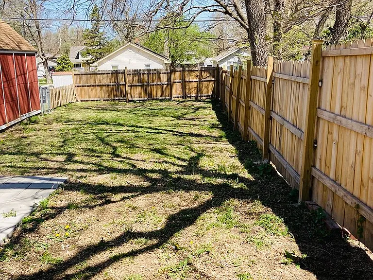 320 W Elm St — Photo 20