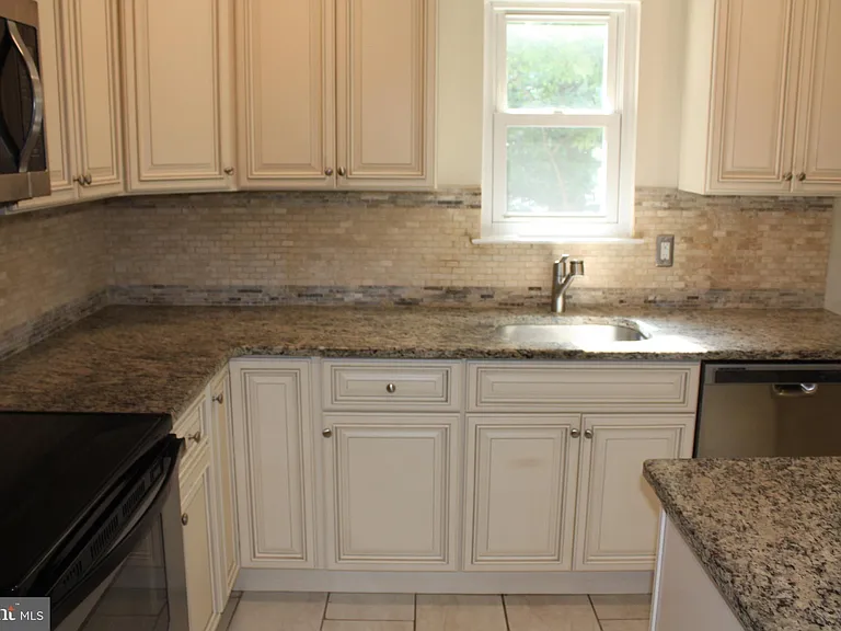 60 Providence Ave — Photo 18