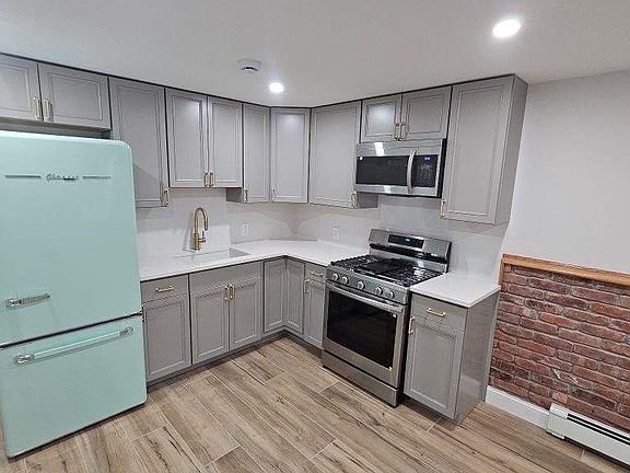2nd image of 14 N Washington St