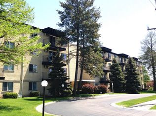 315 N Salem Ave #209, Arlington Heights, IL 60005