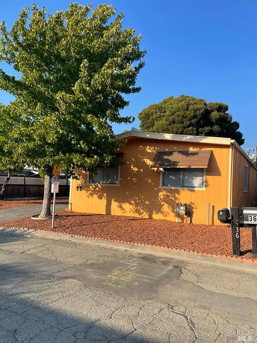35 Constance Drive photo 1