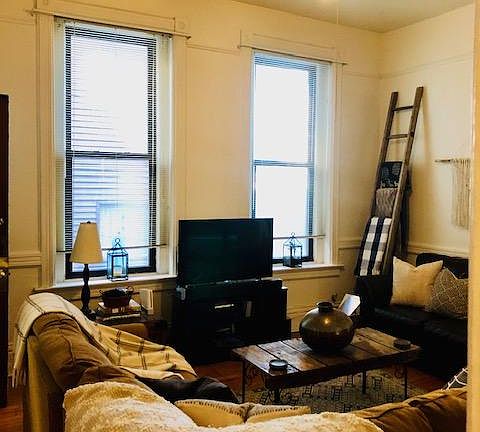 2nd image of 1957 N Bissell St APT 1R