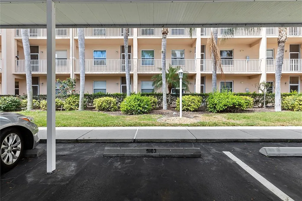 Building Photo - 8750 Olde Hickory Ave #9103