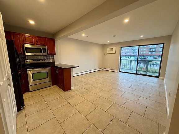 5th image of 175 Ward St APT 12