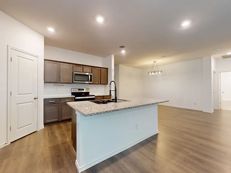717 Cottonwood Way — Photo 5