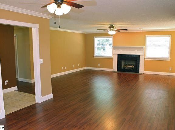 4th image of 1009 Hollow Oak Dr
