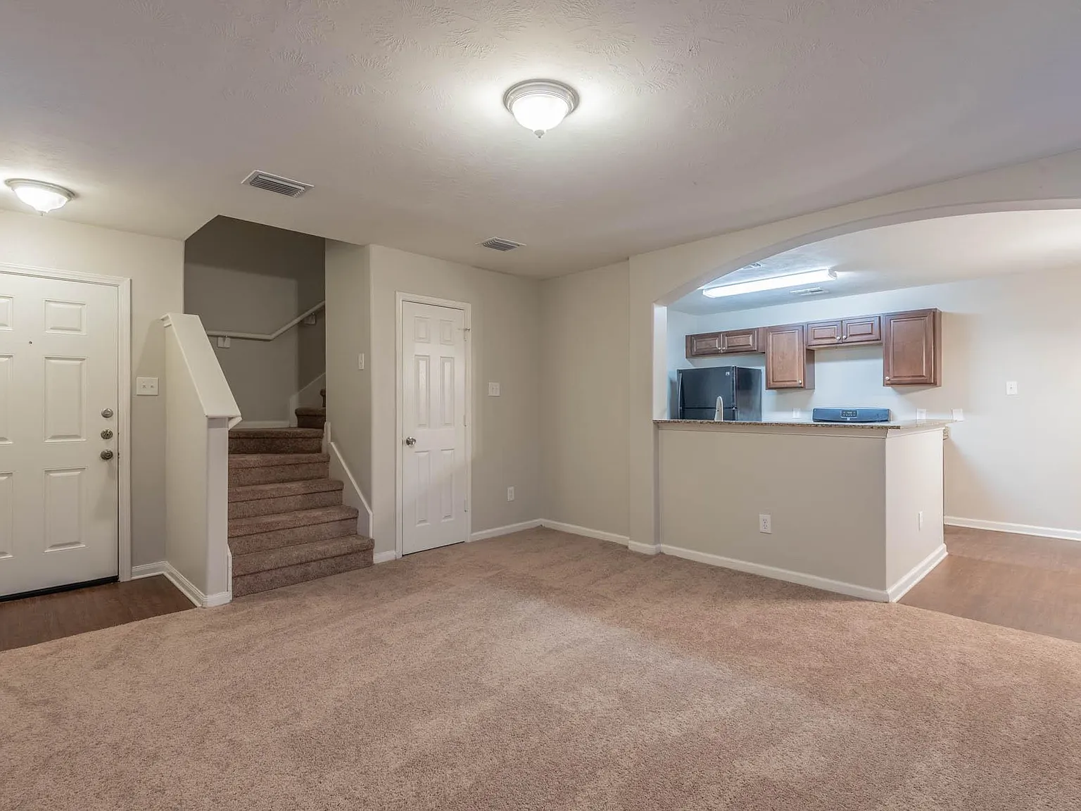 4 bed, 2.5 bath, 1488 sqft, $1,700 — Photo 3
