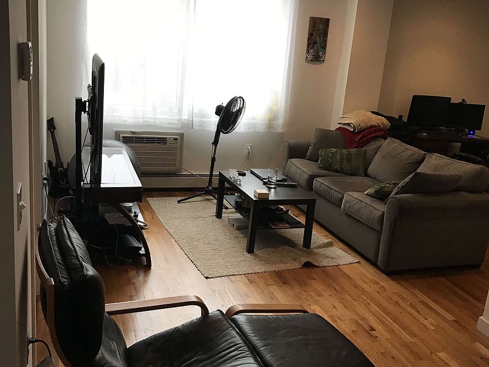 1st image of 2544 Crescent St APT 2B
