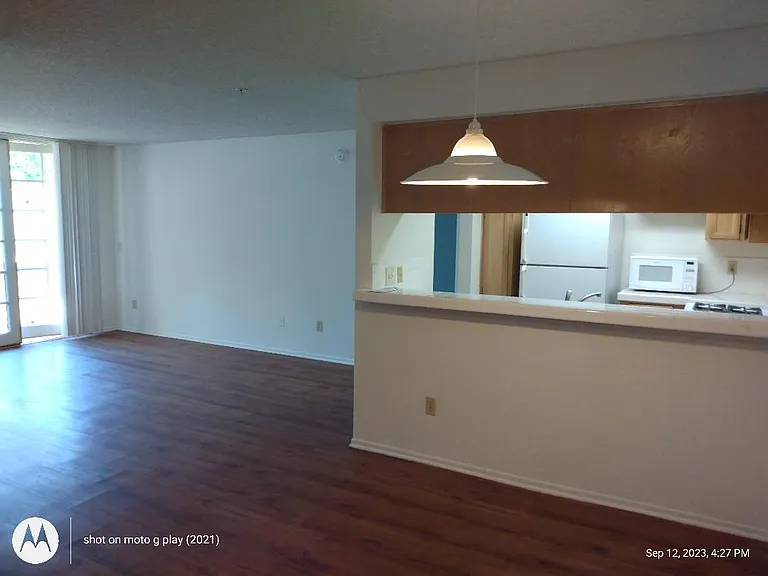 640 Veteran Ave #304 — Photo 14