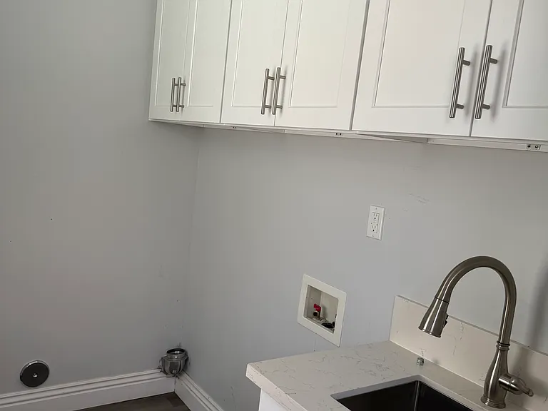 201 E Grand Ave — Photo 5