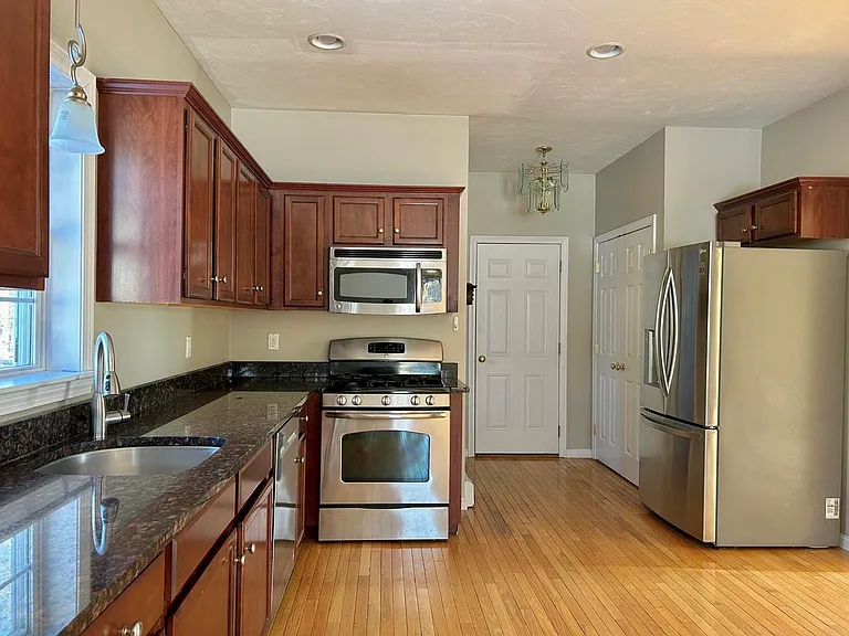 70 Billings St — Photo 7